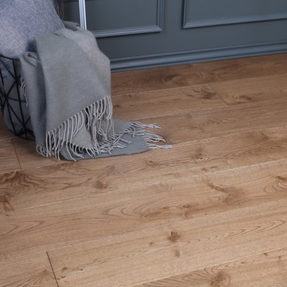 Oak floorboards Rustic with hardwood finish in Walnut tone