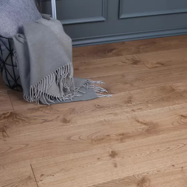 Ozola grīdas dēļi Natural Mix ar cietvaska apdari Walnut tonī