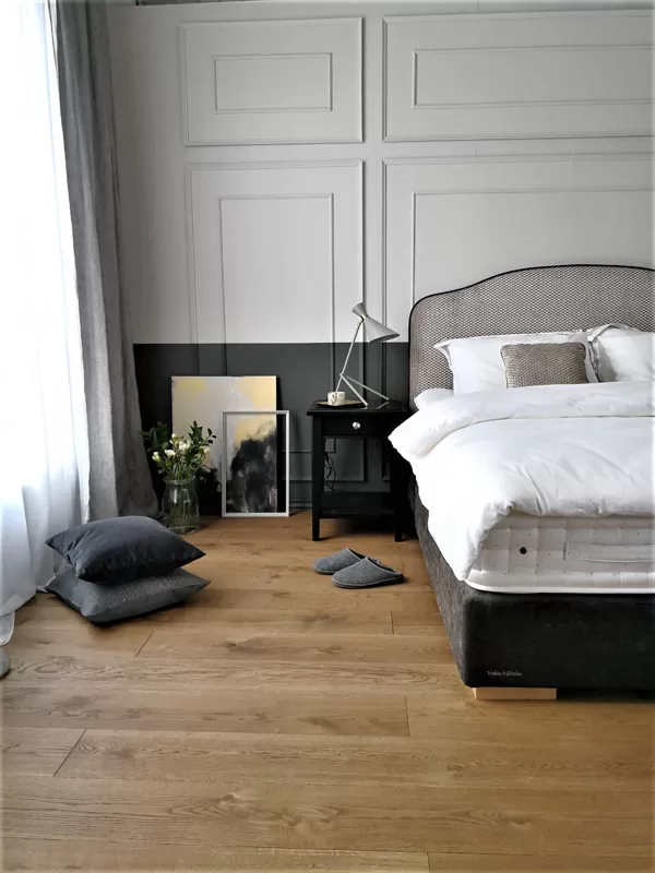 Ozola grīdas dēļi Natural Mix ar cietvaska apdari Walnut tonī